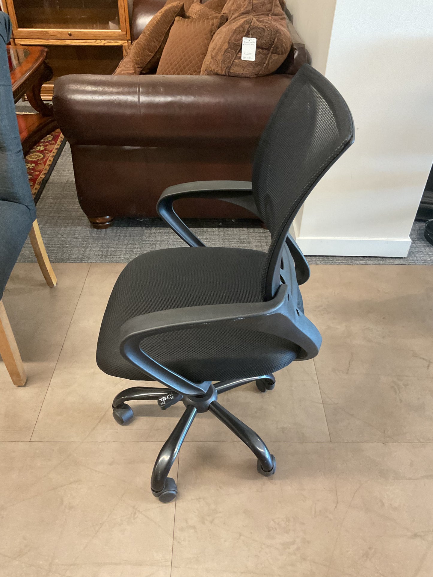 Black Mesh Swivel Office Chair