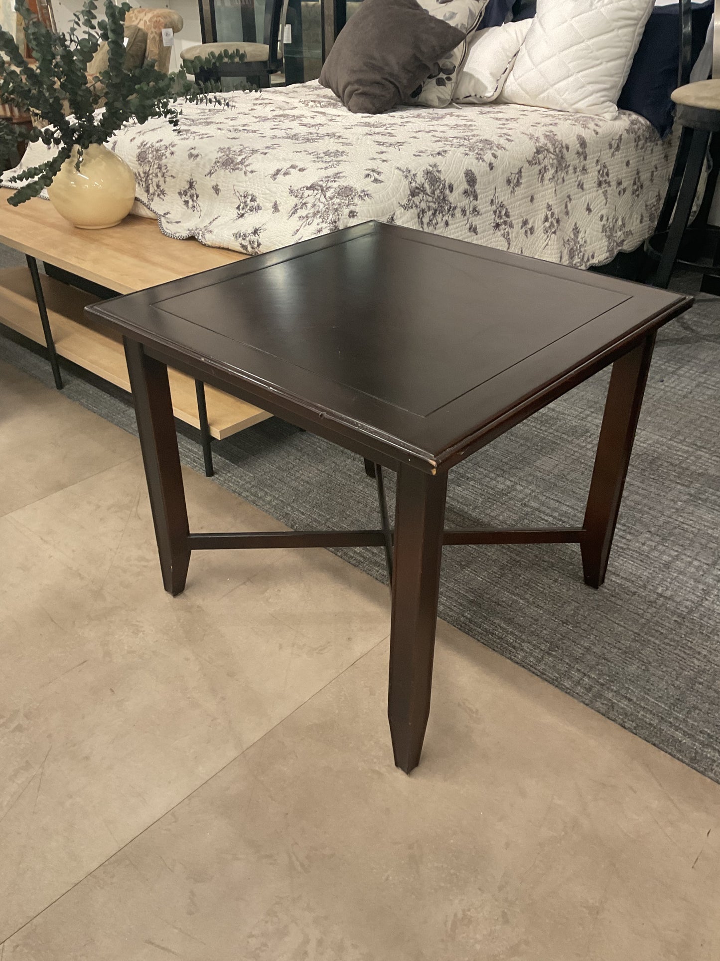 Small Square Table *Wh*