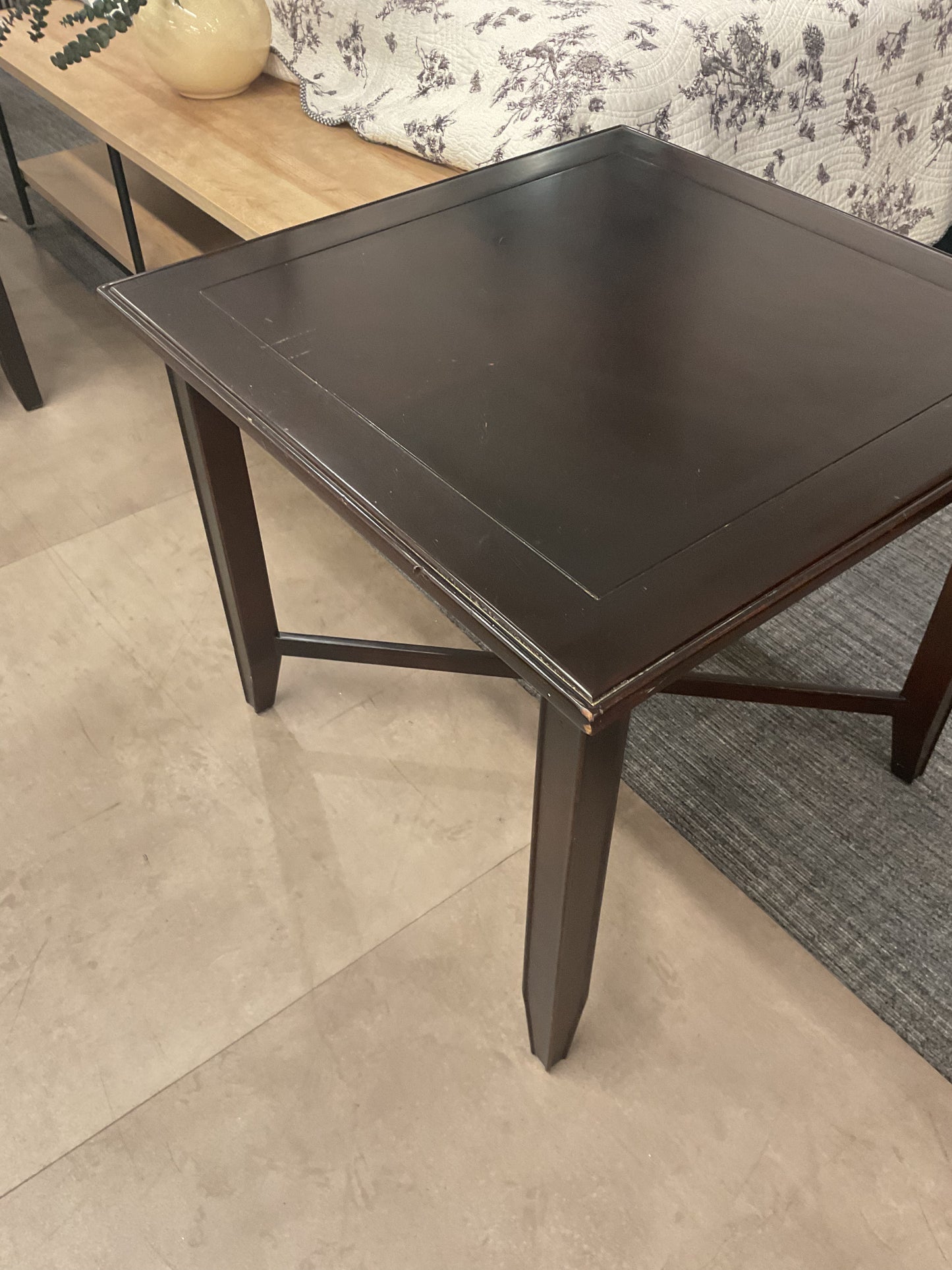 Small Square Table *Wh*