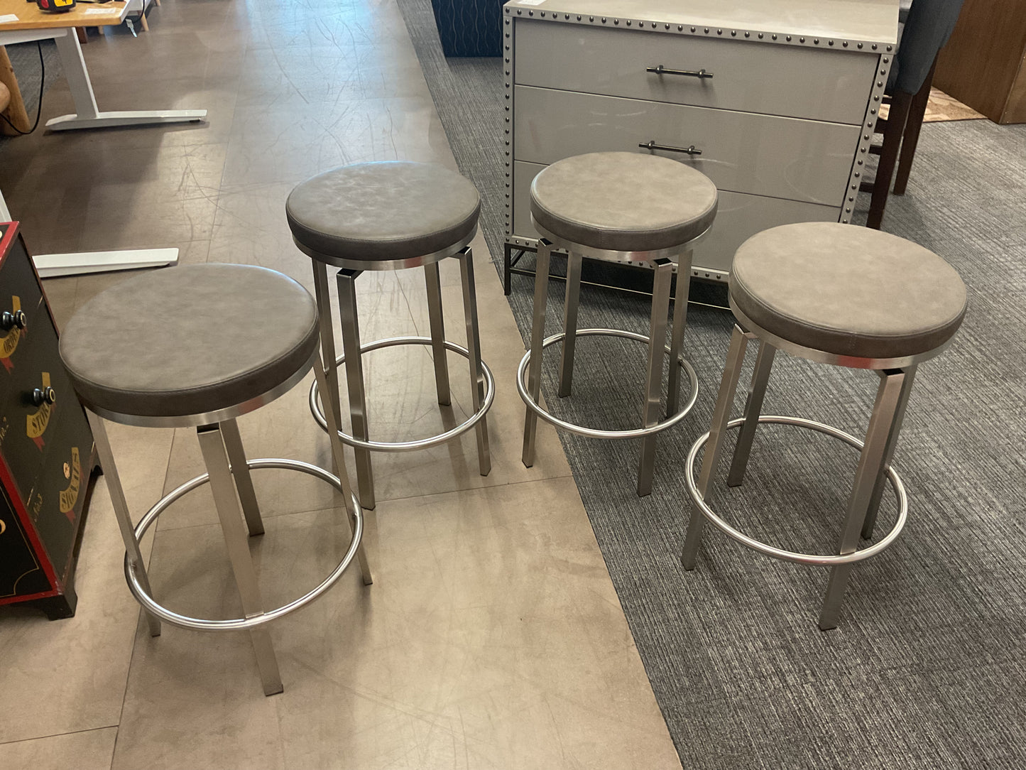 Round N Round Stool Set