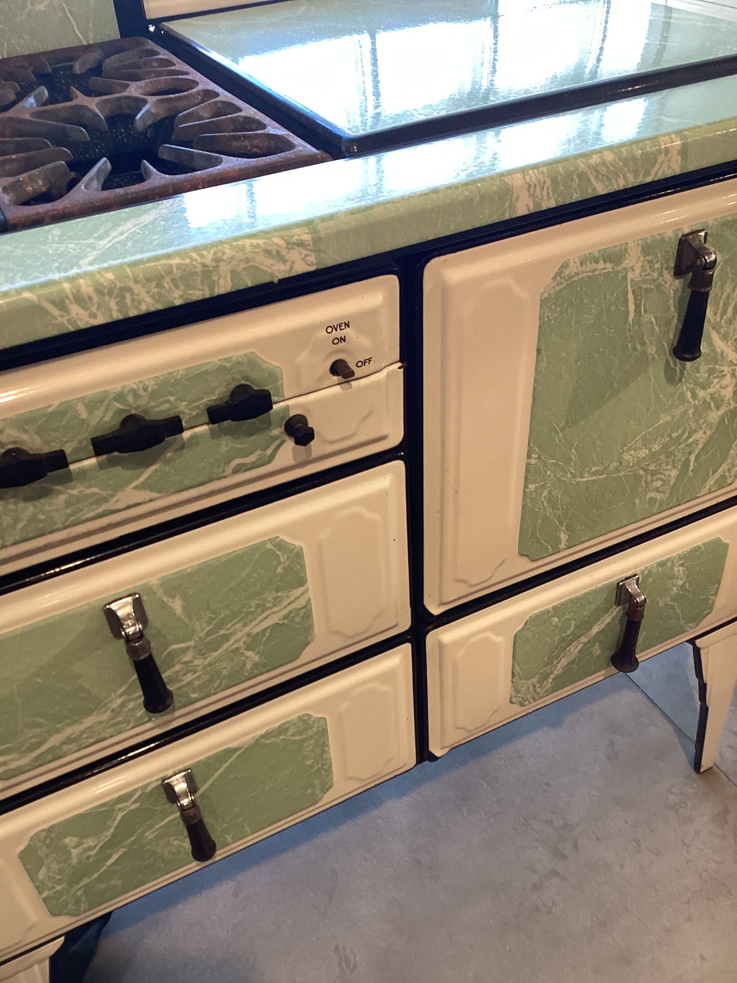 Vintage Detroit Star Stove (WH) – TOSA Furniture Boutique Vintage Detroit Star Stove (WH) – TOSA Furniture Boutique