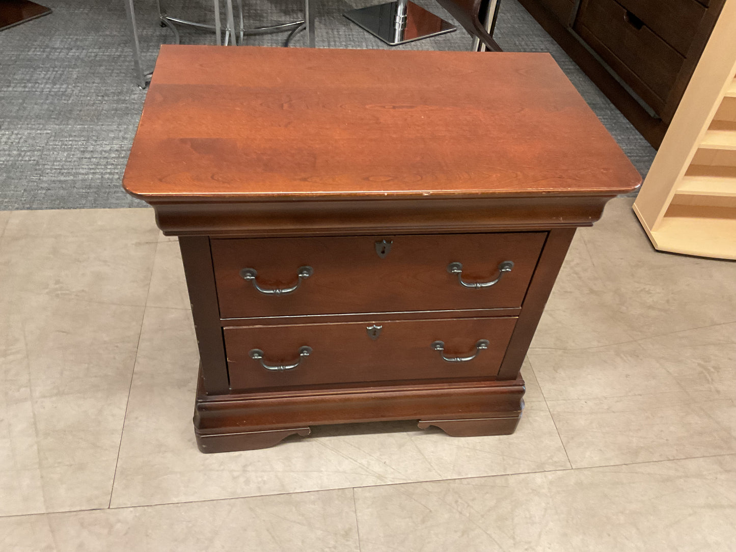 Traditional 2-Drawer Wood Nightstand