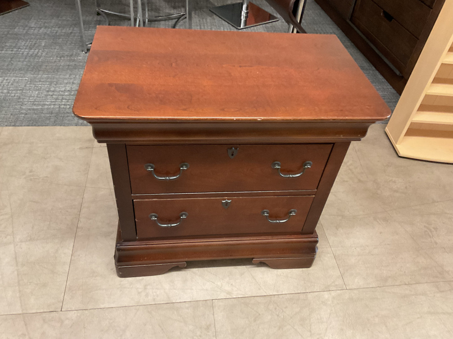 Traditional 2-Drawer Wood Nightstand