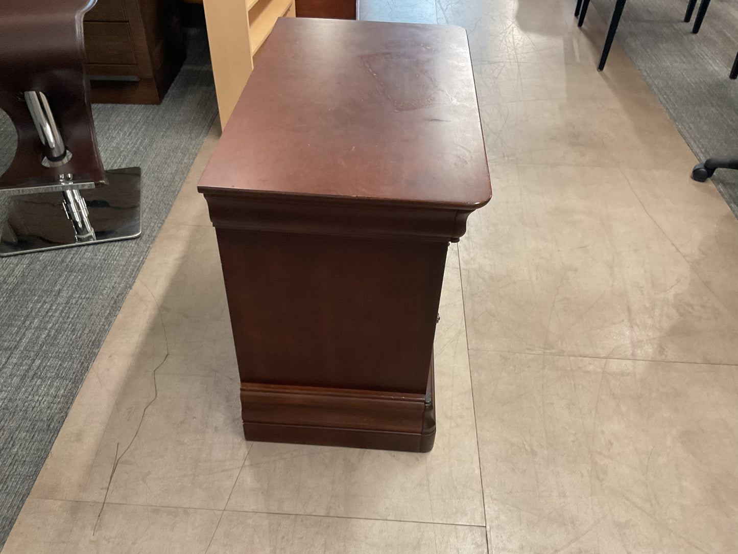Traditional 2-Drawer Wood Nightstand