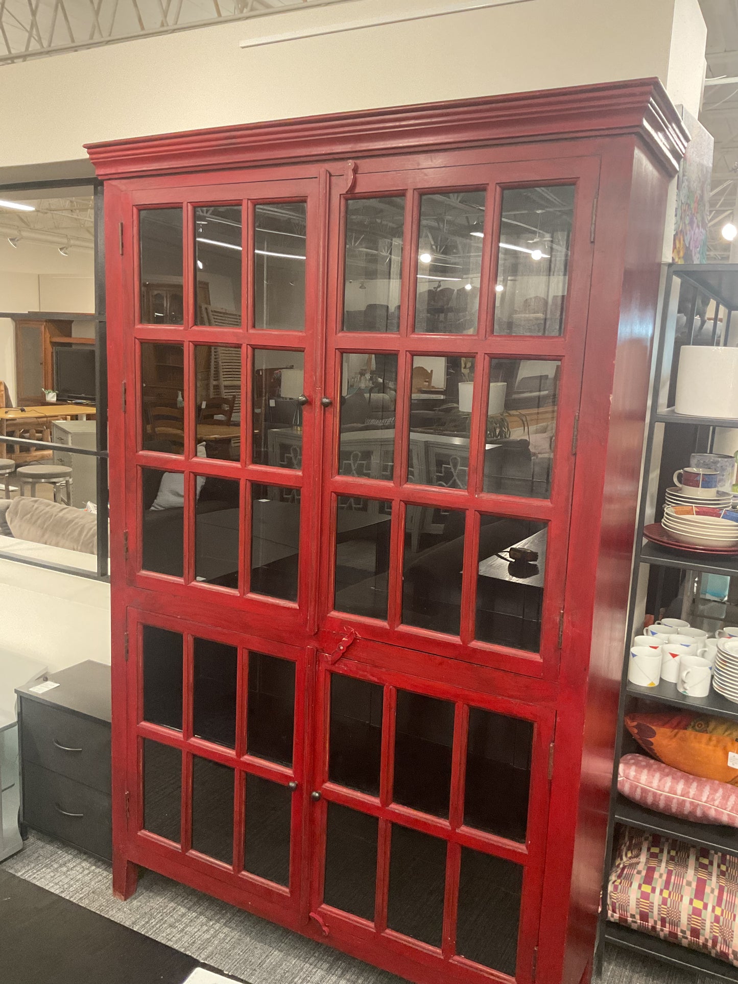 Rojo Cabinet