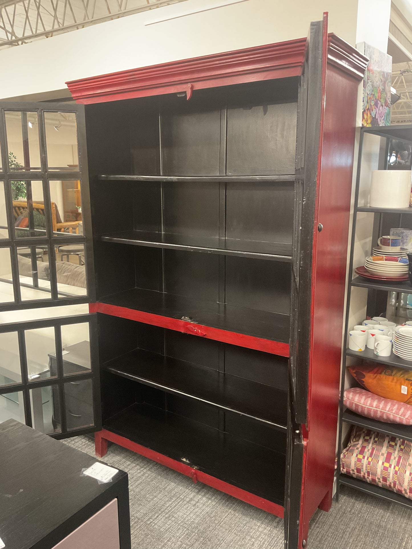 Rojo Cabinet