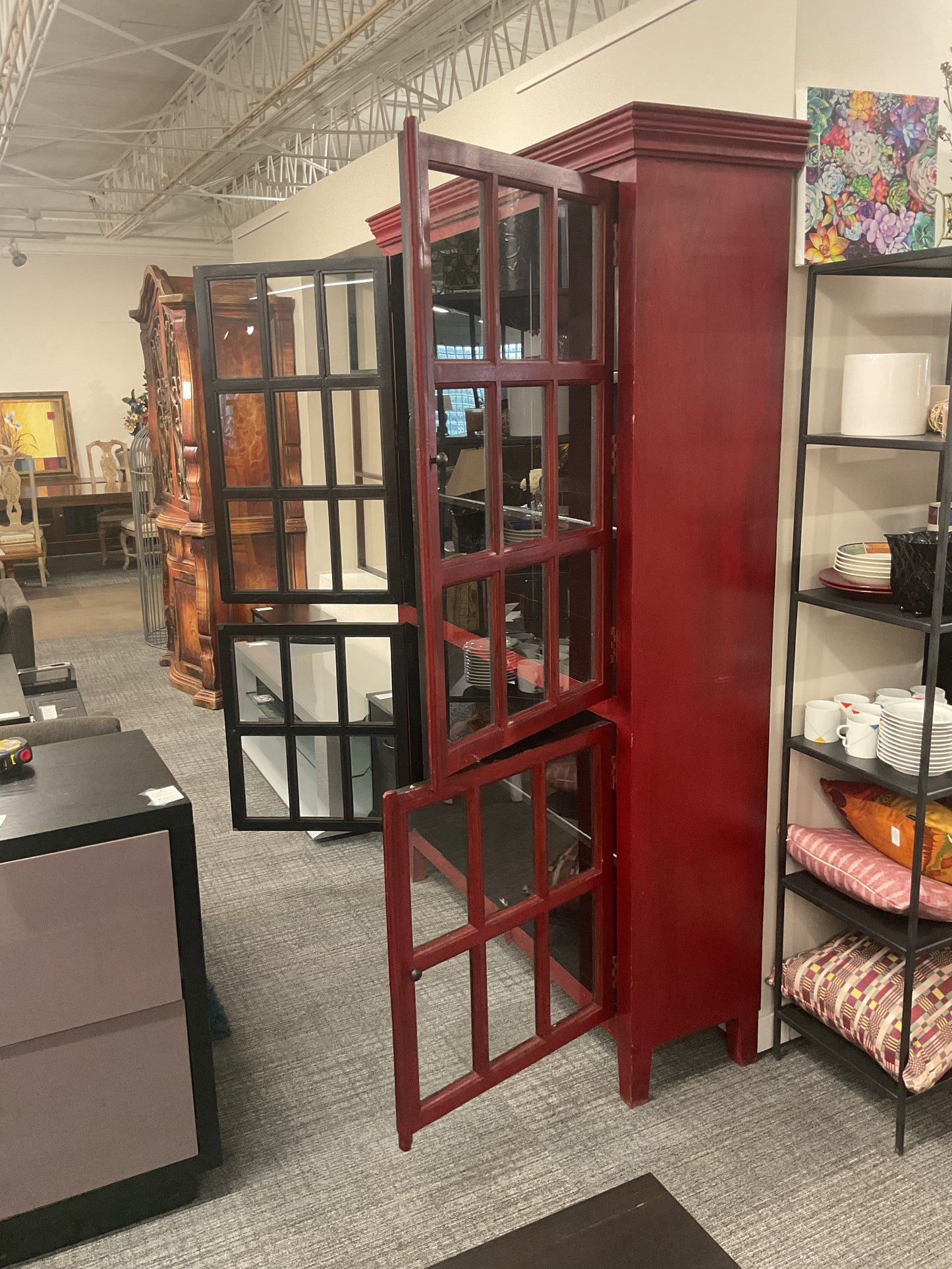 Rojo Cabinet