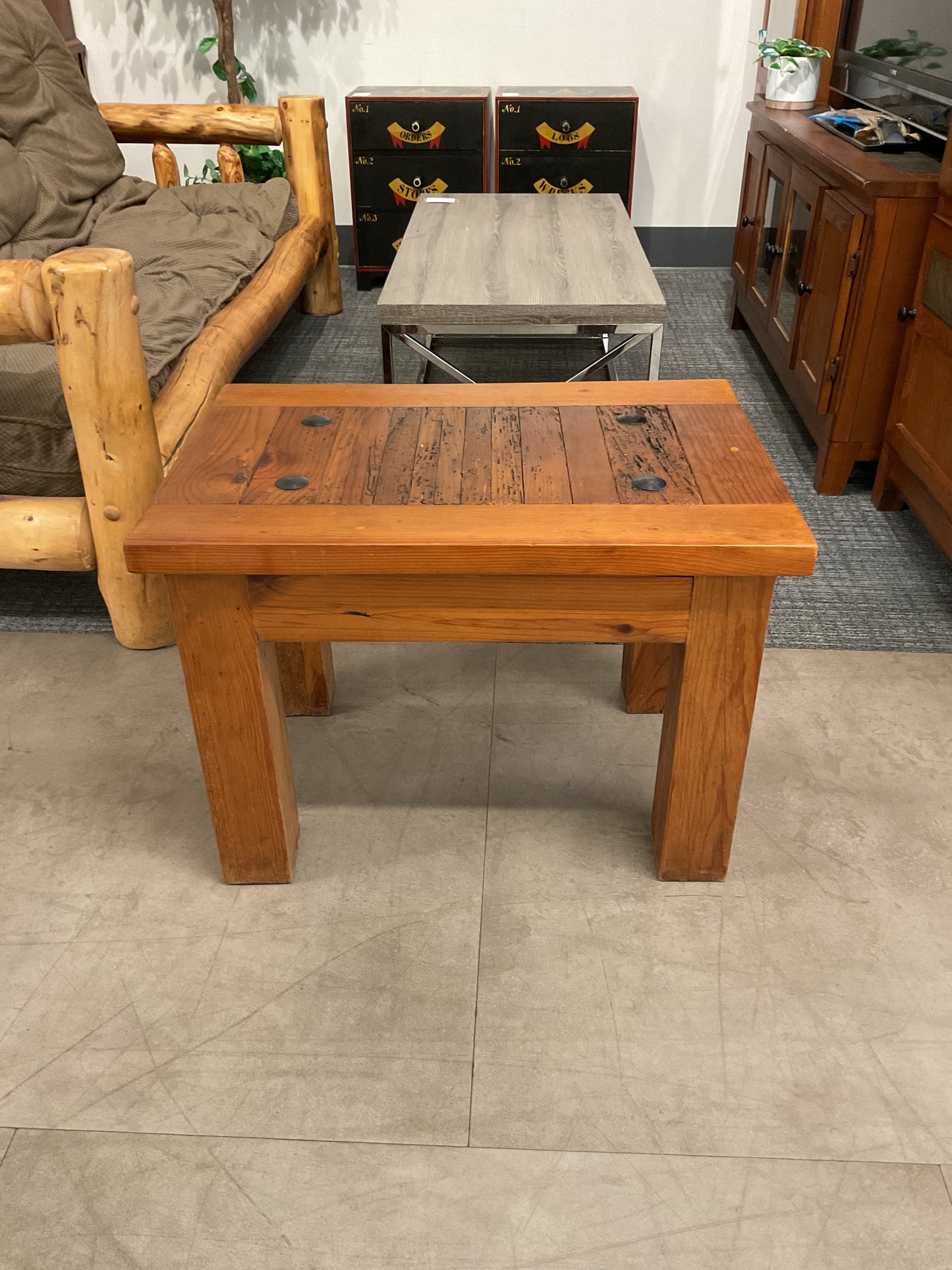 4 Dots End Table