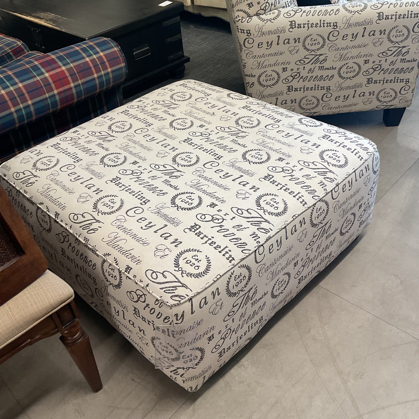 Signature Ottoman