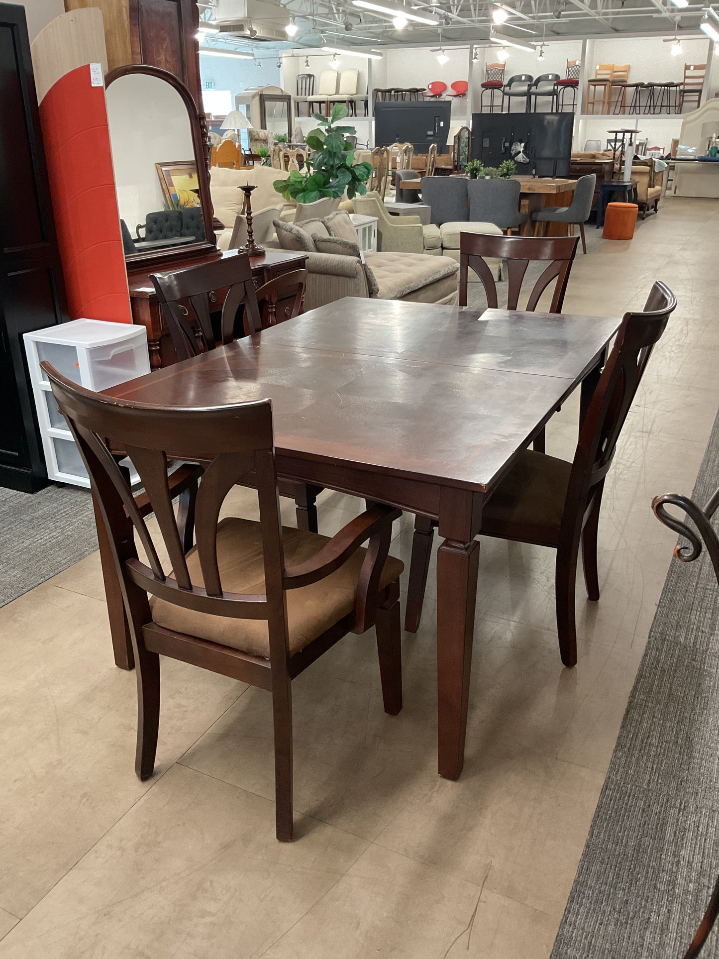 Fan Fave Dining Set