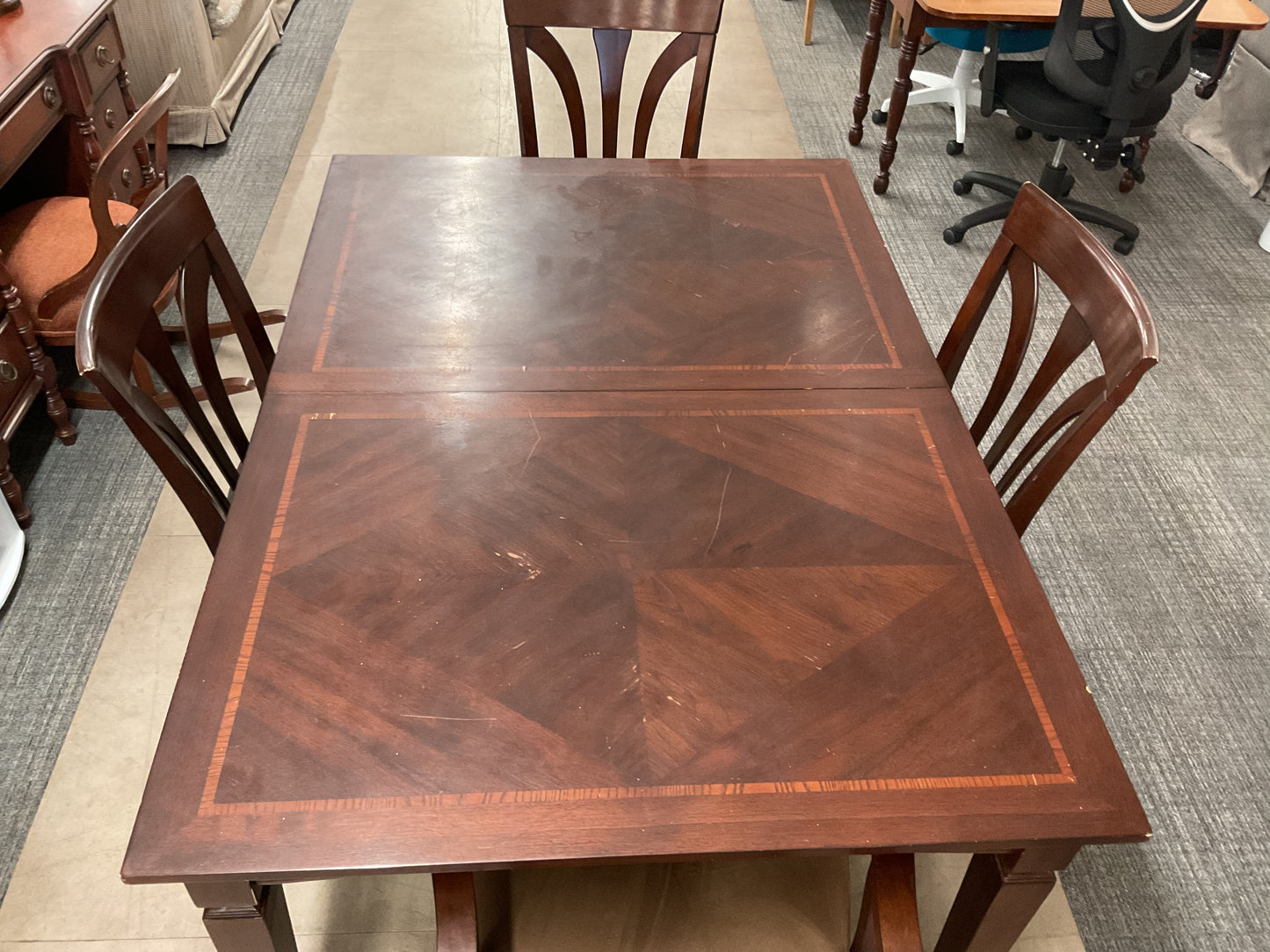 Fan Fave Dining Set