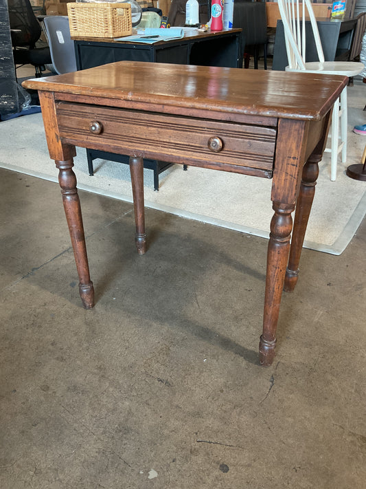 She Vintage Table *WH*