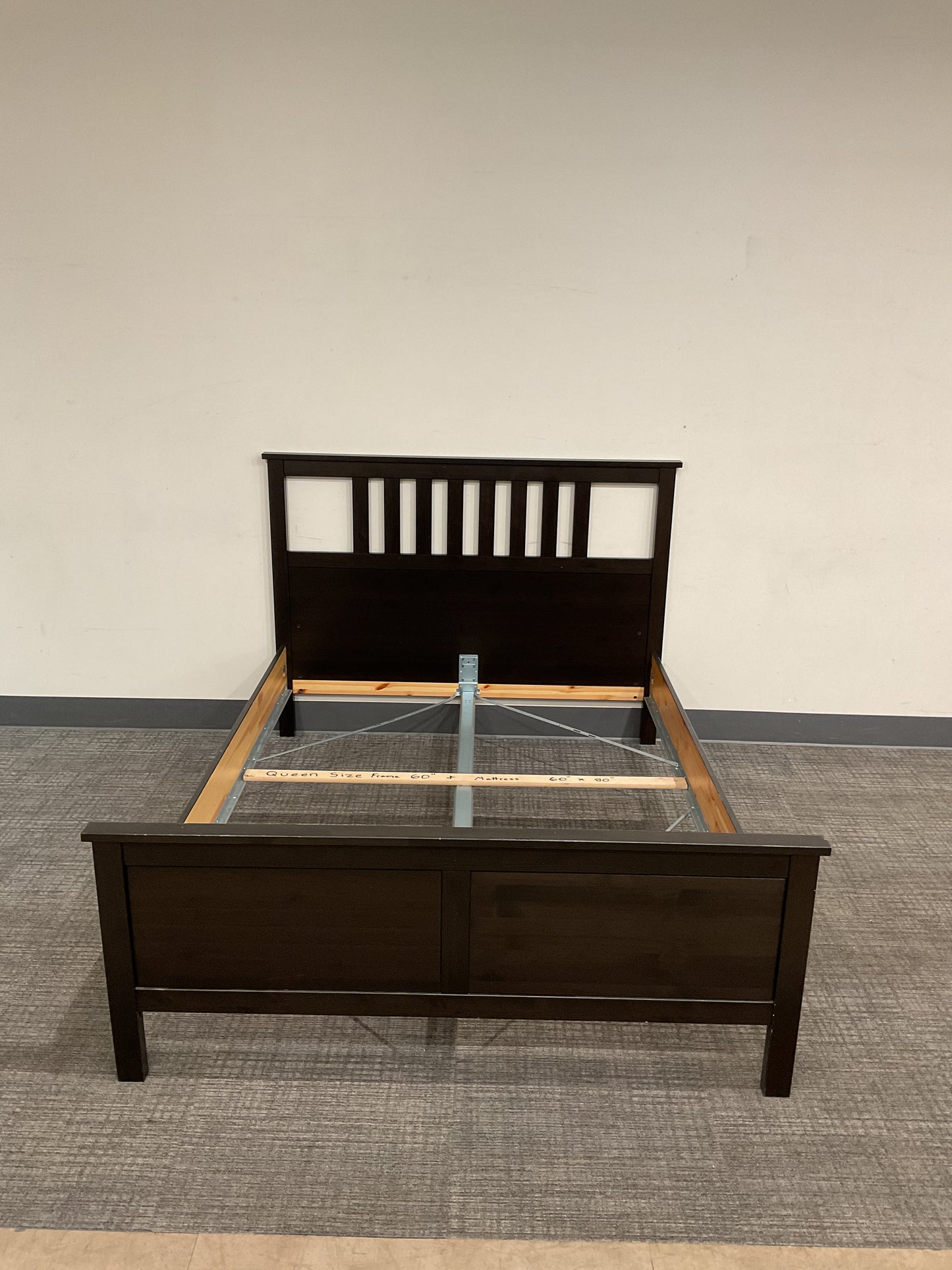 The Queen Bed (B030)