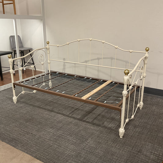 Heart Twin Bed (B006)