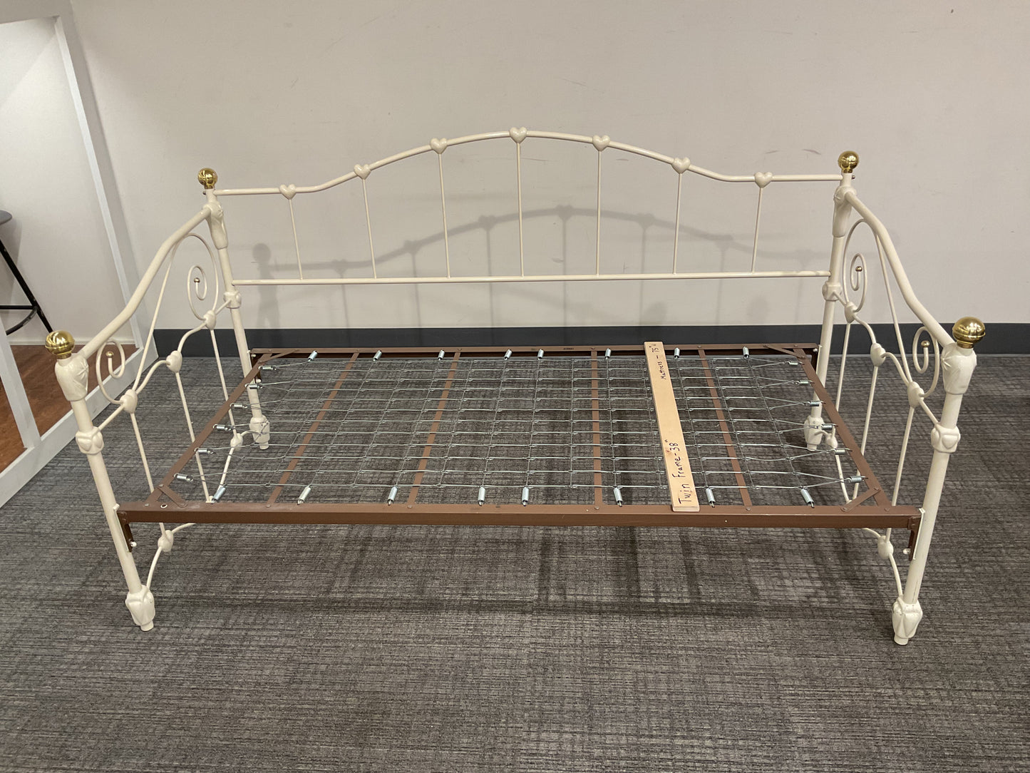 Heart Twin Bed (B006)