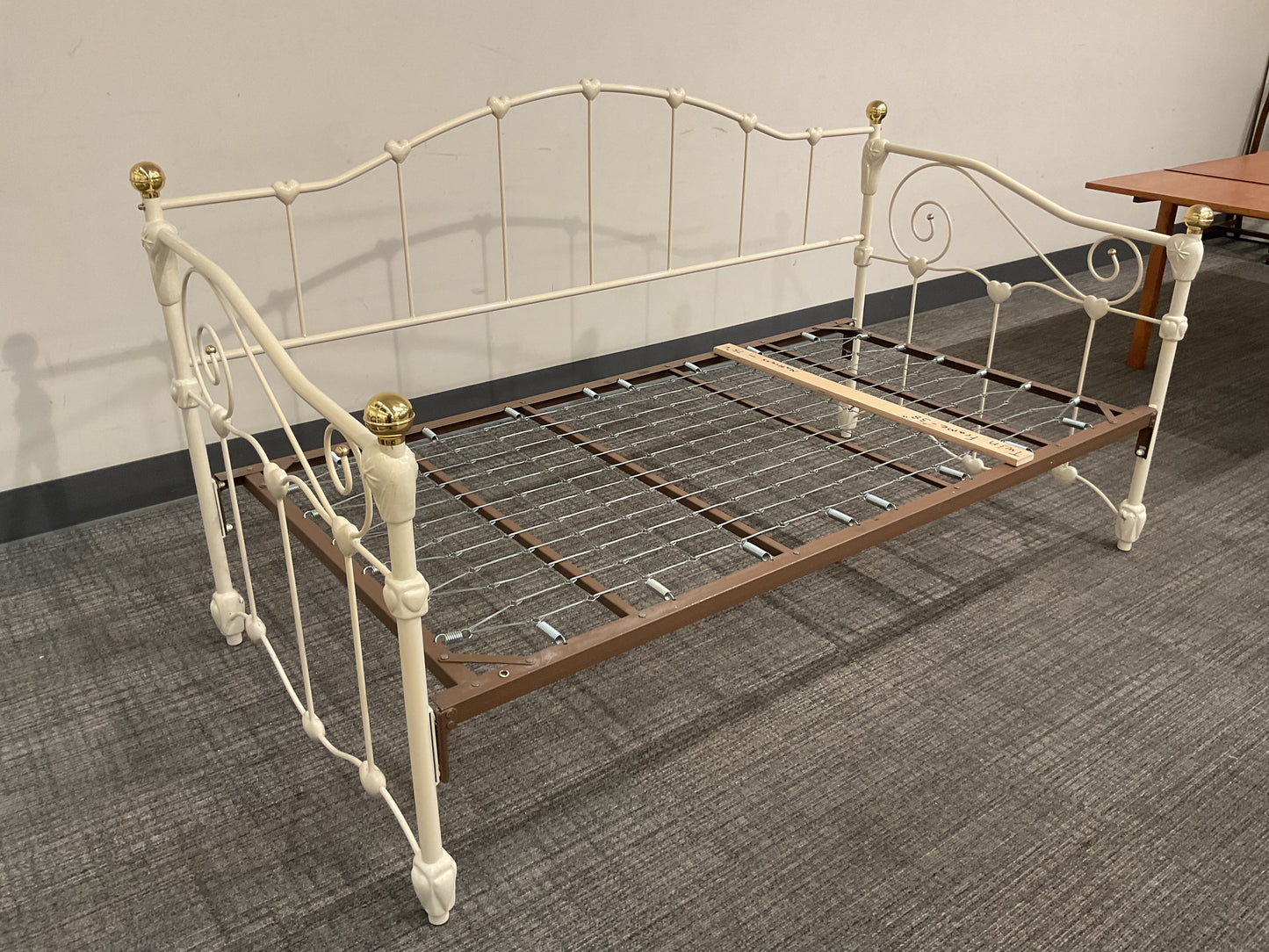 Heart Twin Bed (B006)