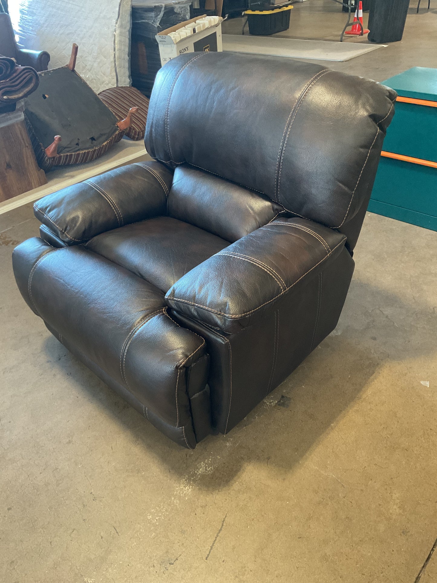 Real Comff Chair **WH**