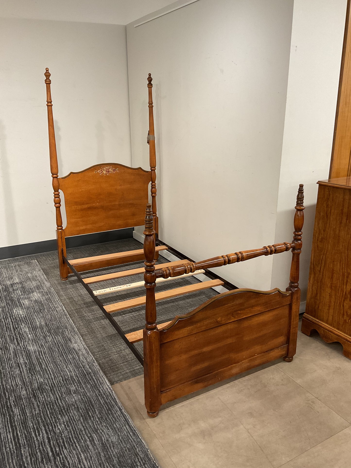 Post Up Twin Bed (B036)