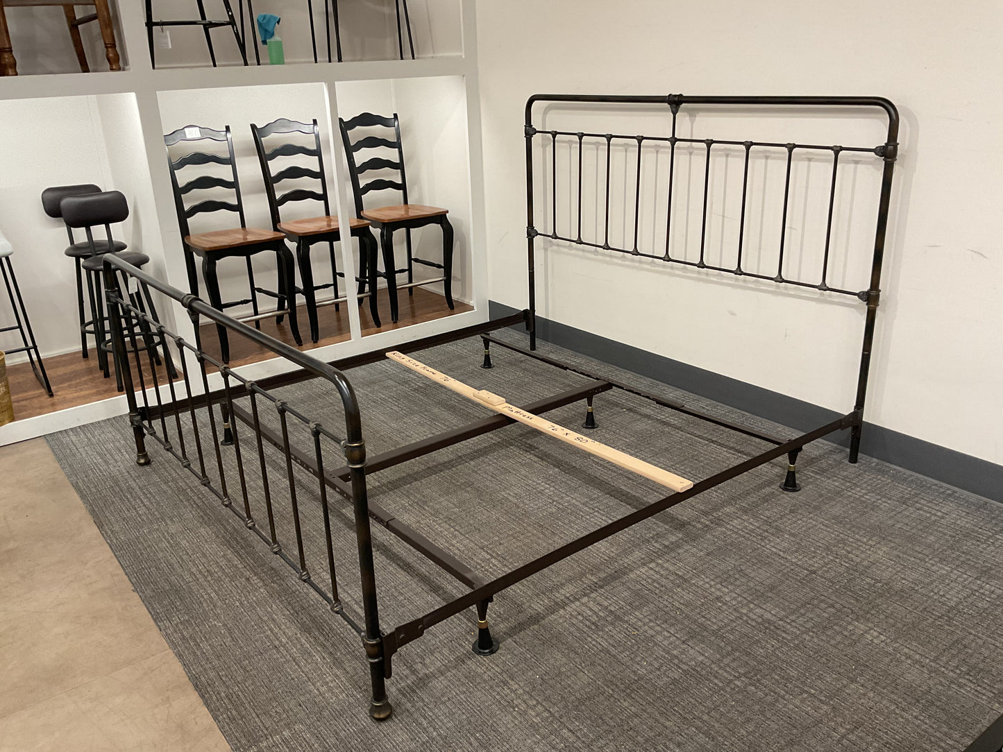 Livin Large King Bed (B017)