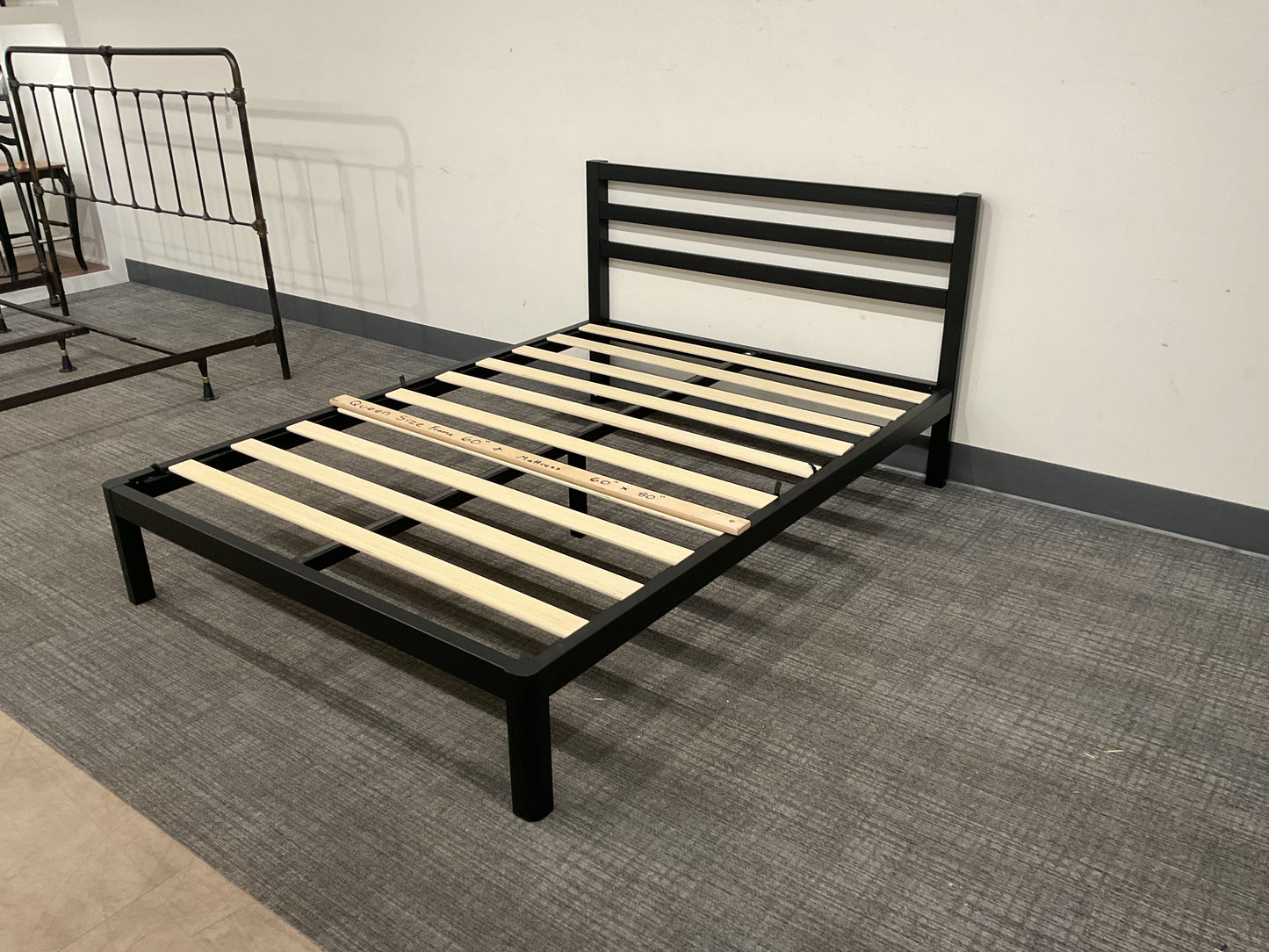 Sleepy Time Queen Bed (B018)