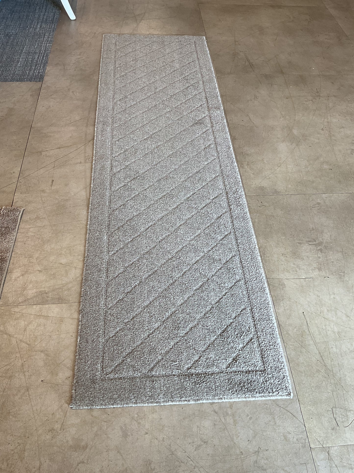 Lil Grey Runner (R013)