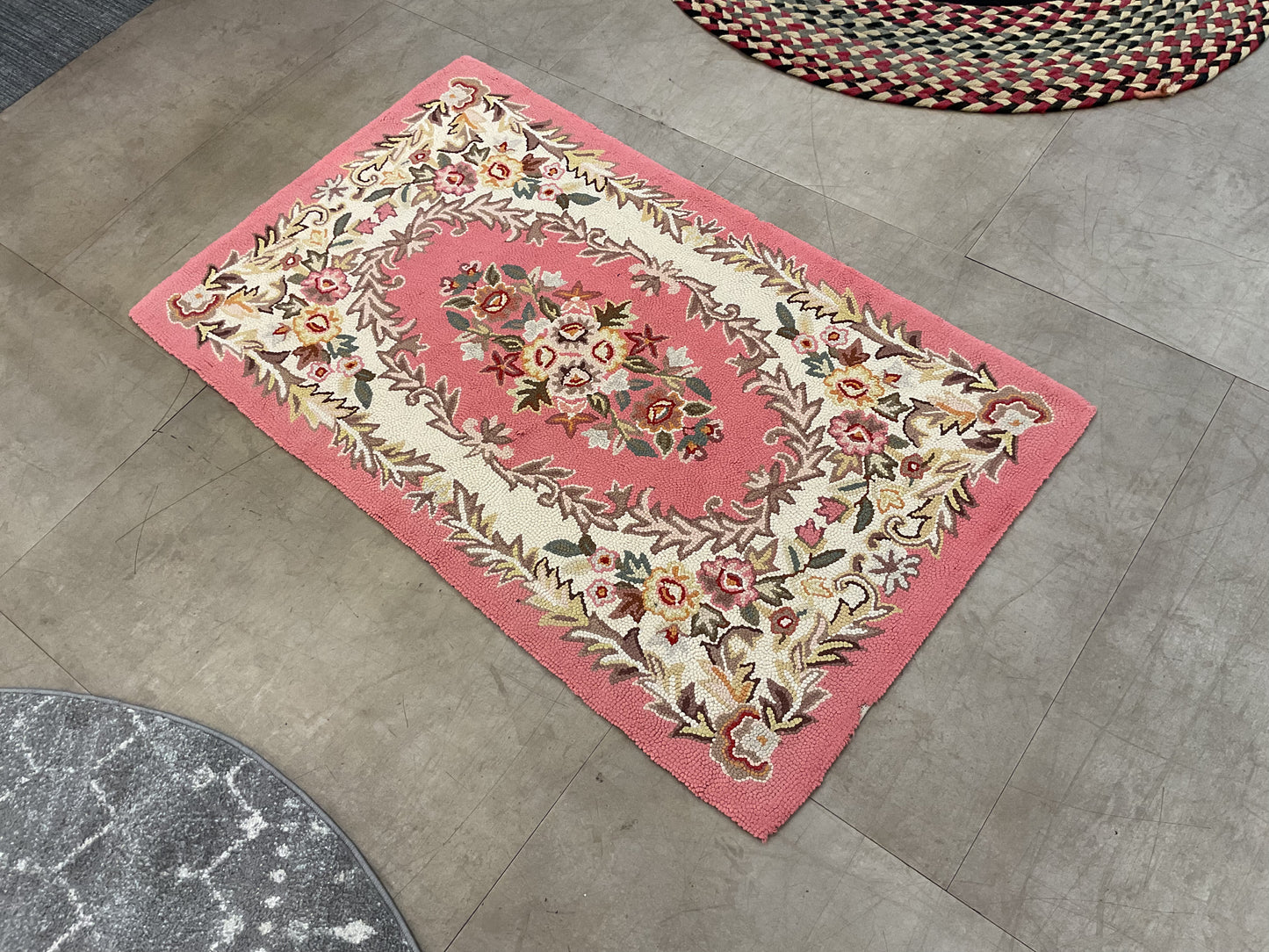 Pinky Rug (R016)