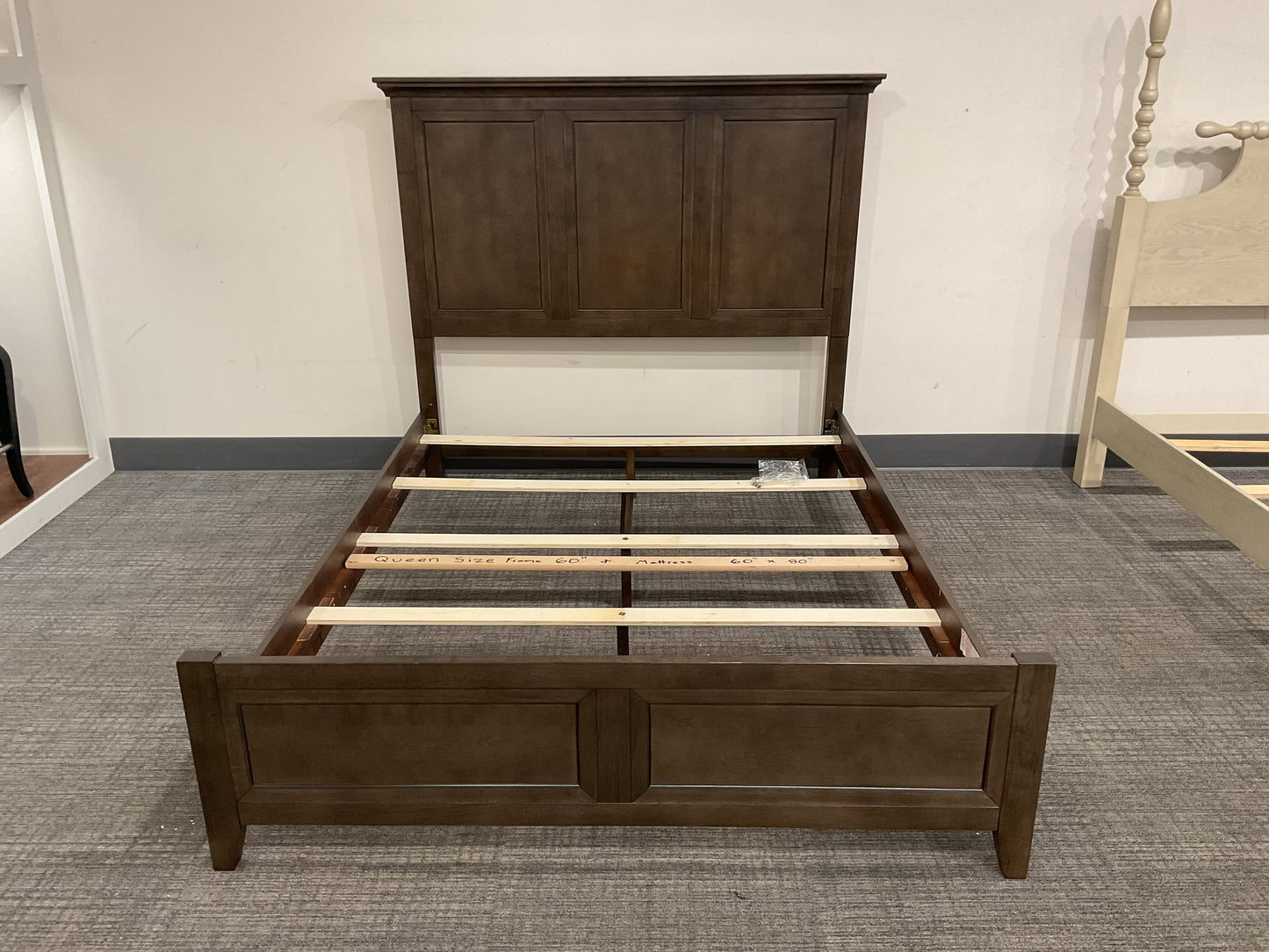 Rustic Vibe Queen Bed (B021)