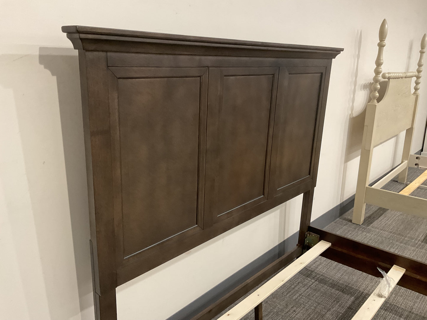 Rustic Vibe Queen Bed (B021)