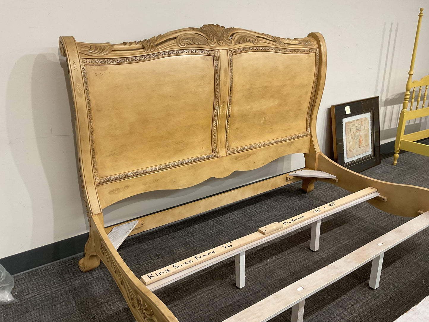 Sunny King Bed (B027)