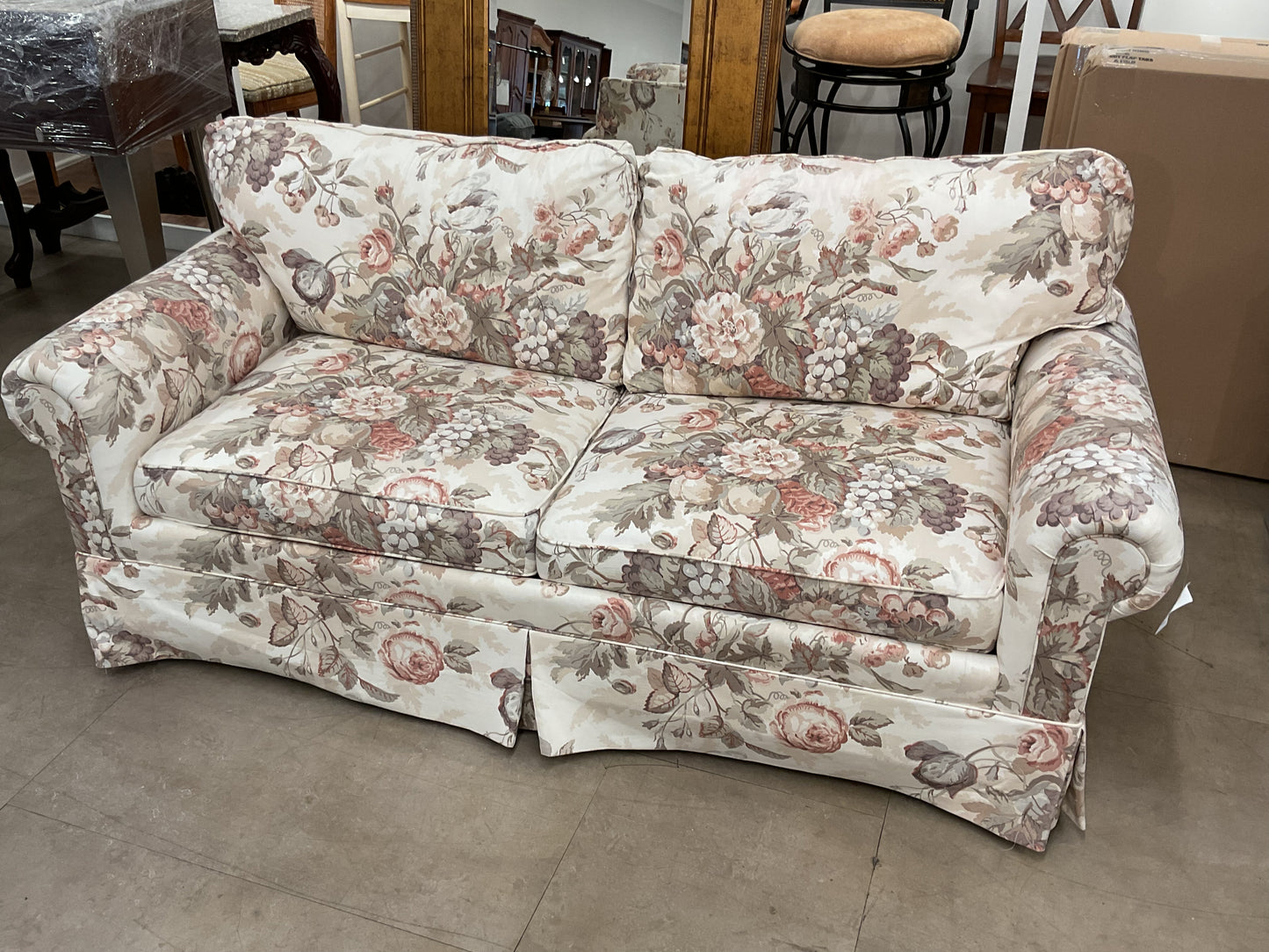 Garden Of Grapes Sleeper Sofa (WH)