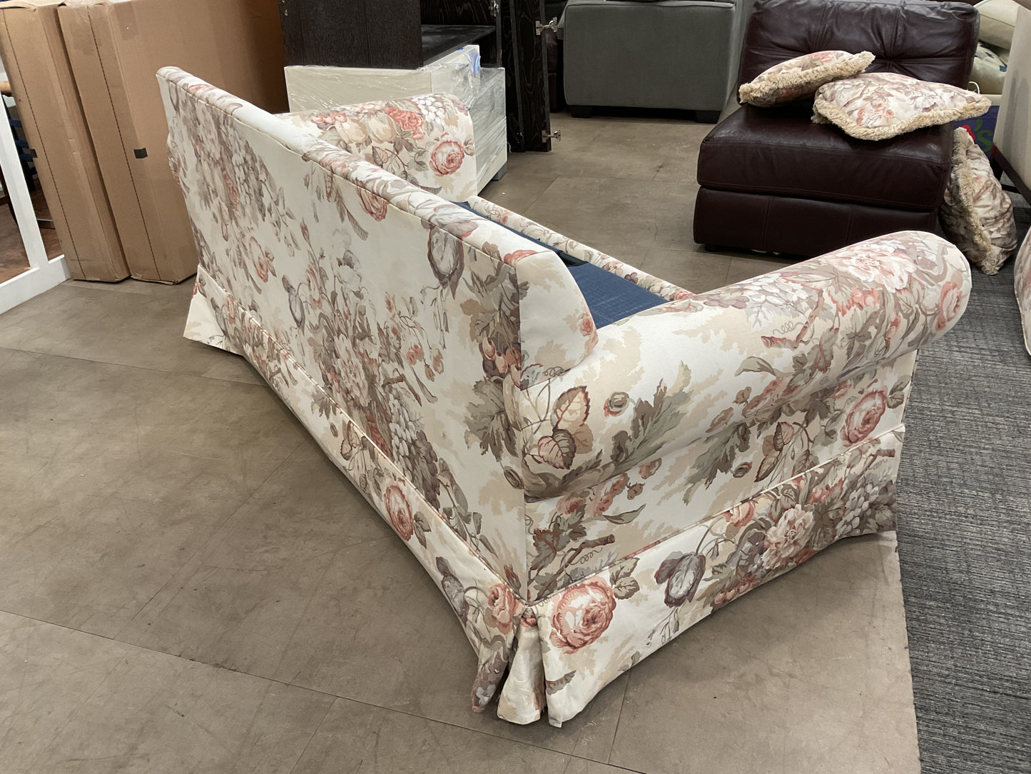 Garden Of Grapes Sleeper Sofa (WH)