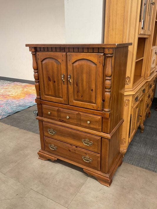Patriot Armoire