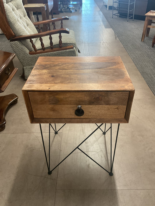Lexi’s Side Table