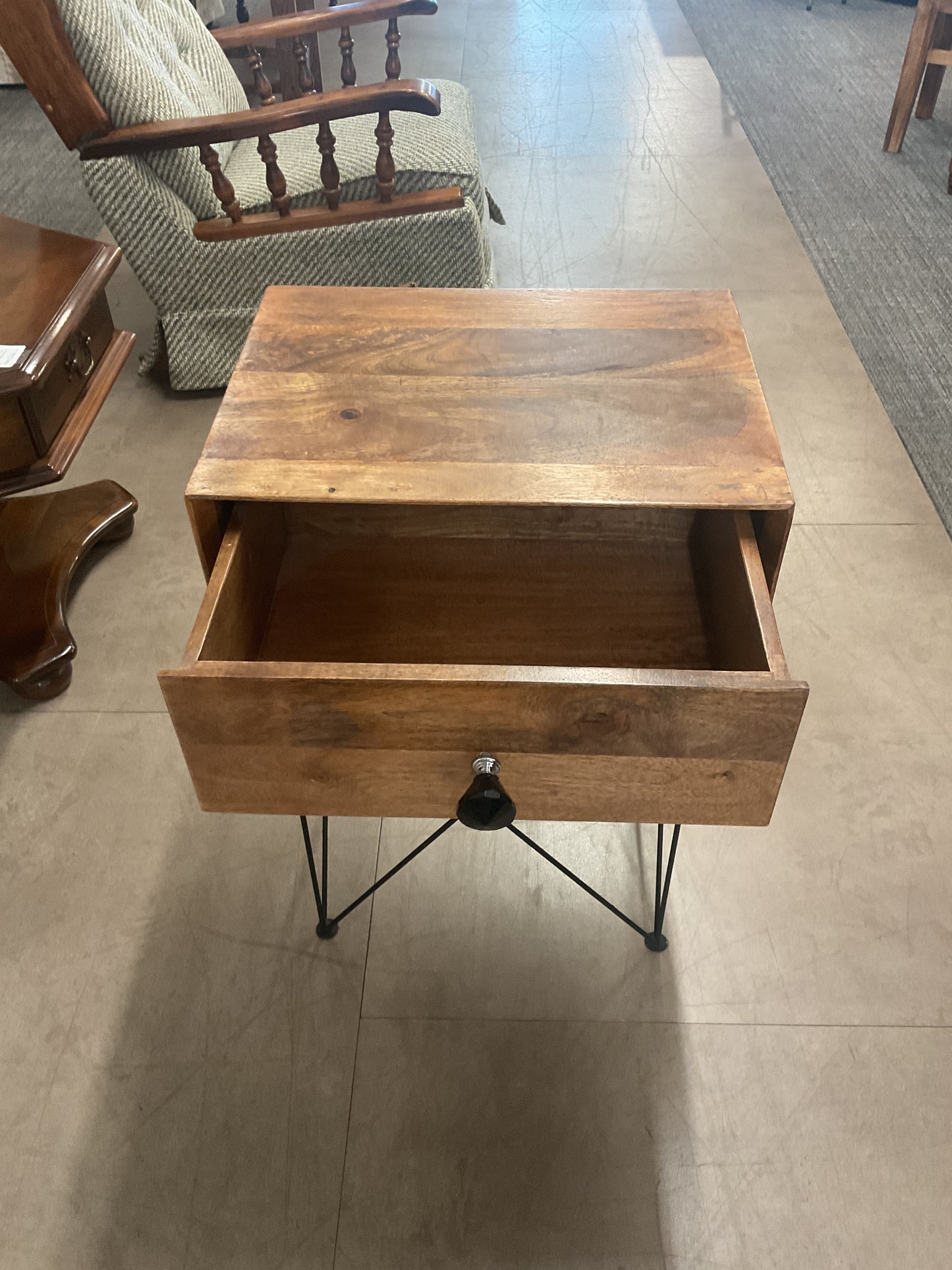 Lexi’s Side Table