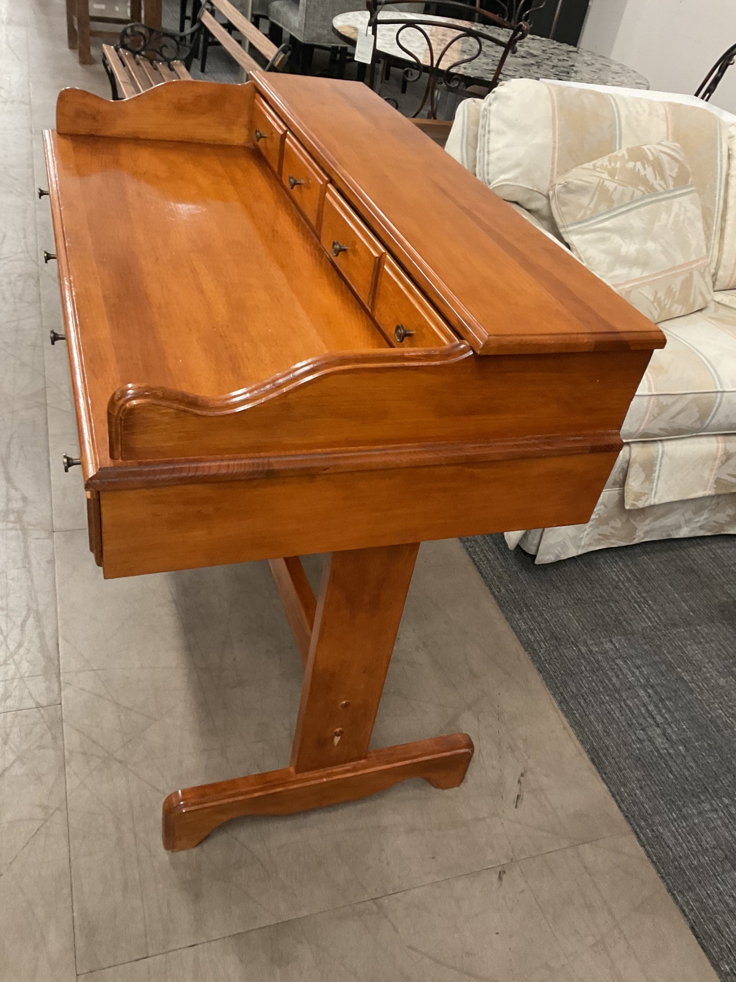 Bak 2 Skool Desk