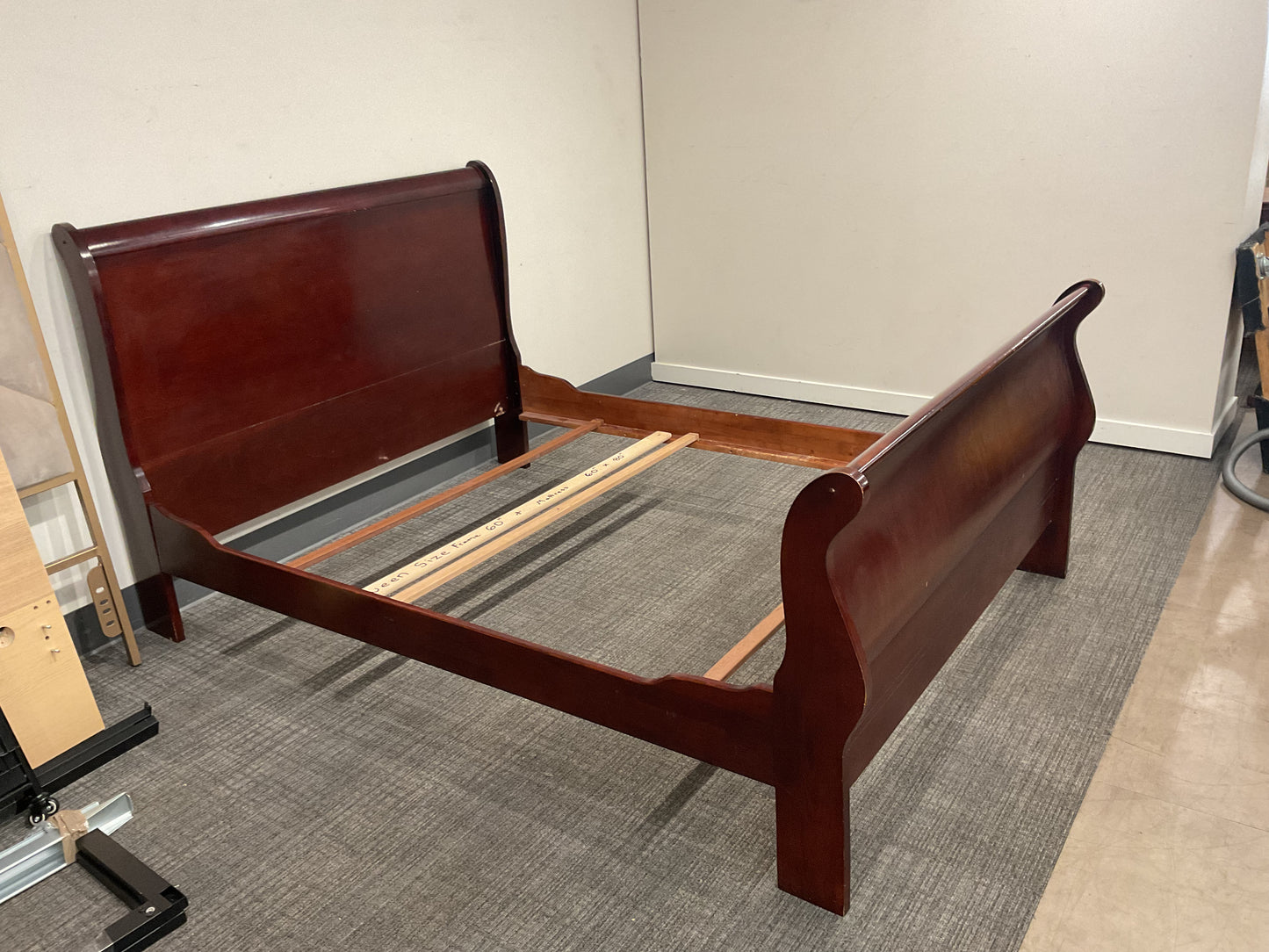 The Queen Bed (B059)