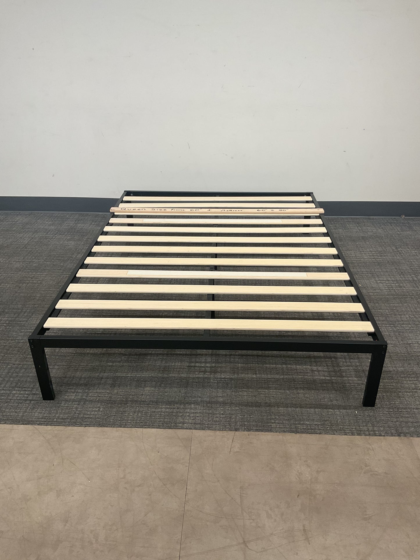 Platty Queen Bed (B062)