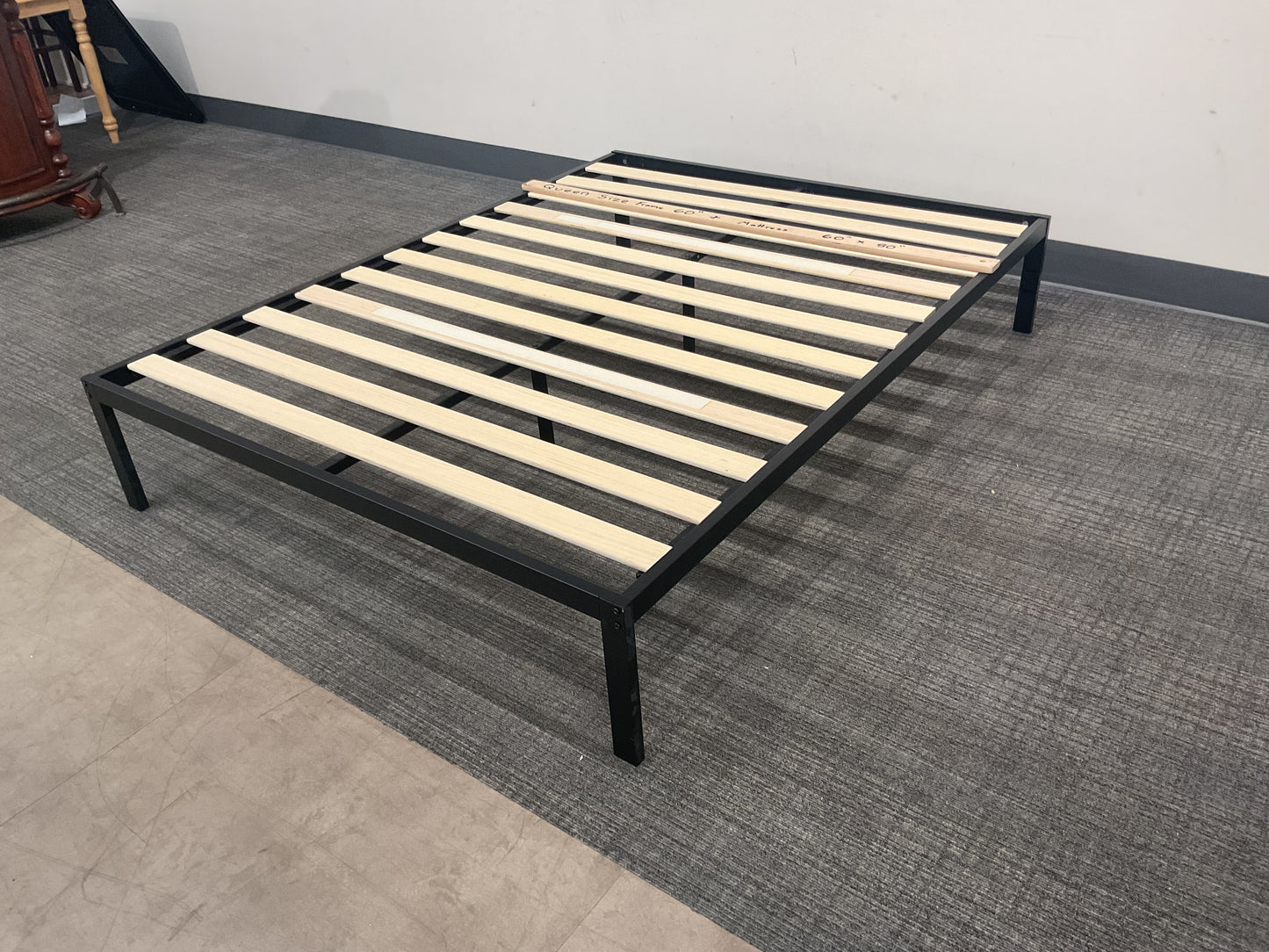 Platty Queen Bed (B062)