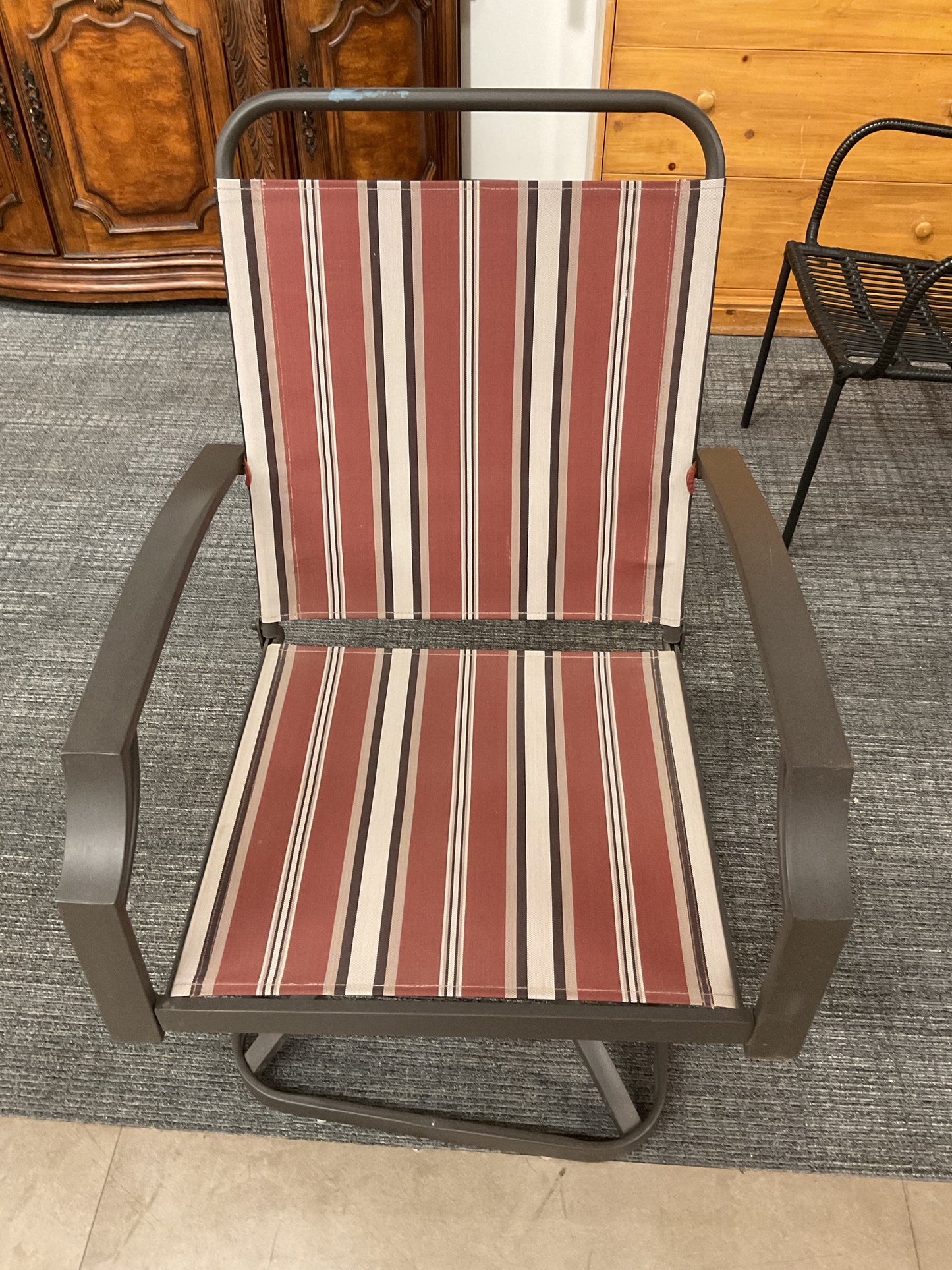Striped Swivel Chair (WH)