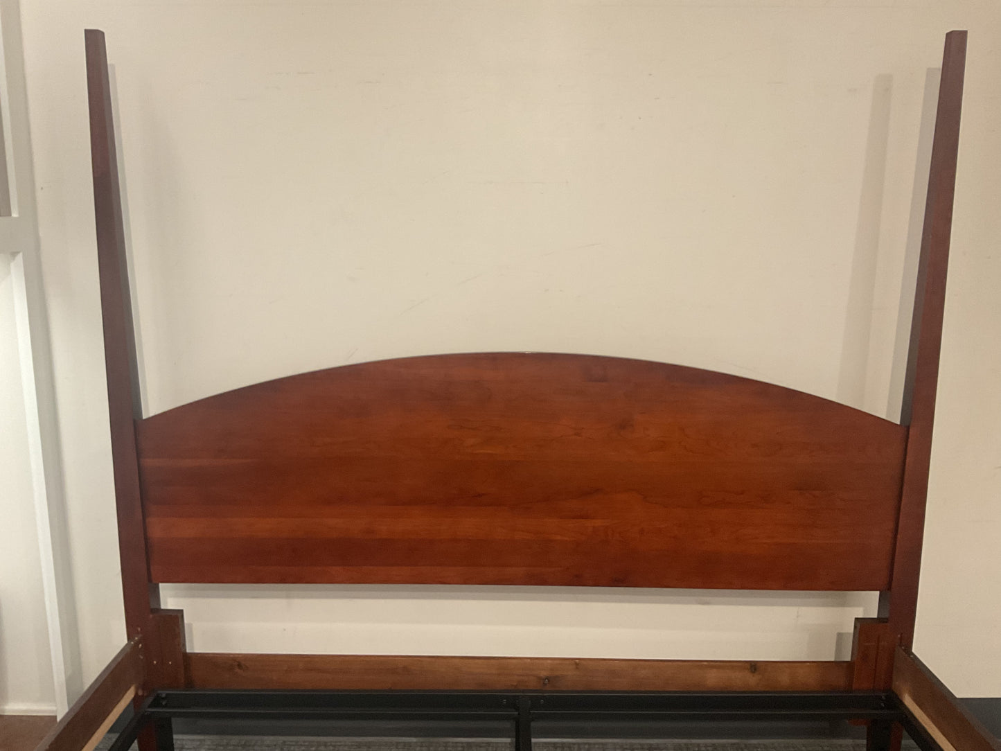 4 Points King Bed (B066)