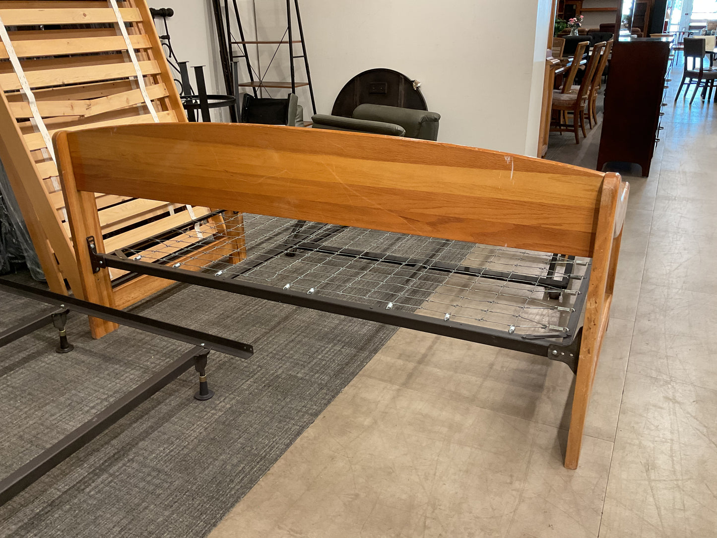 Most Simple Twin Bed (B039)