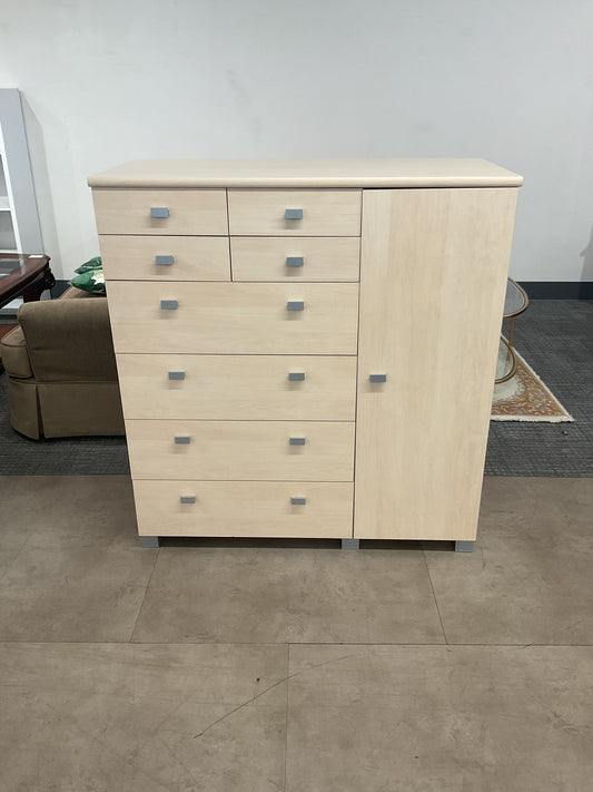 Supreme Dresser