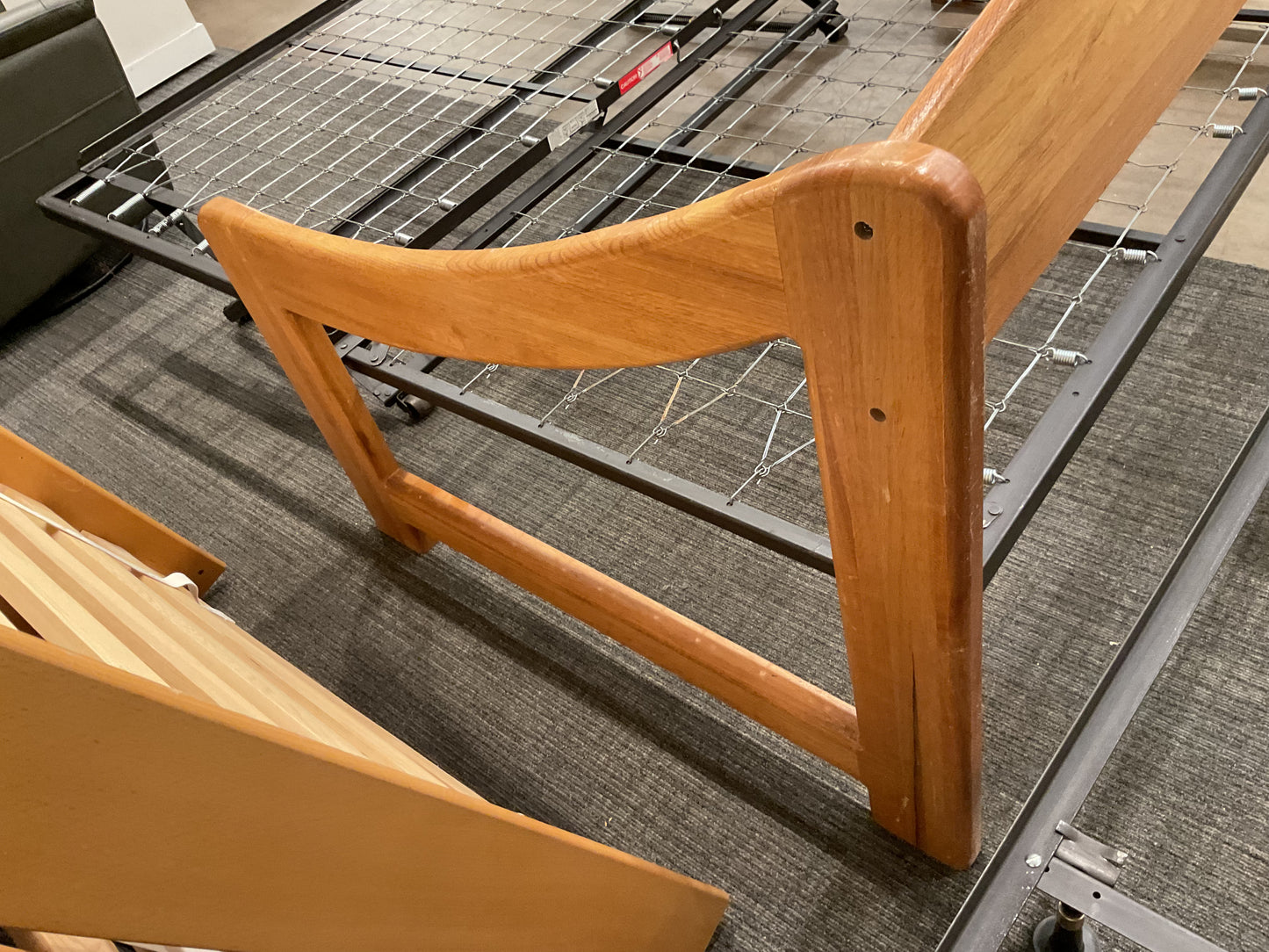 Most Simple Twin Bed (B039)