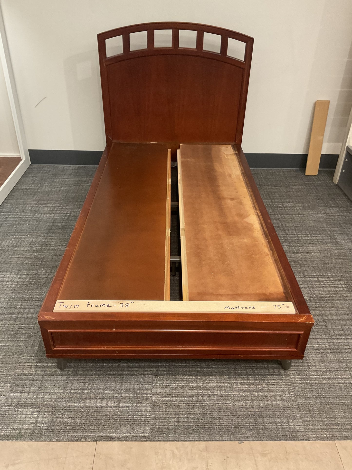 (A30) Simple Adventure bed twin