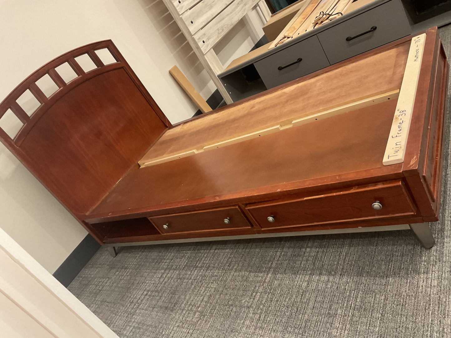 (A30) Simple Adventure bed twin