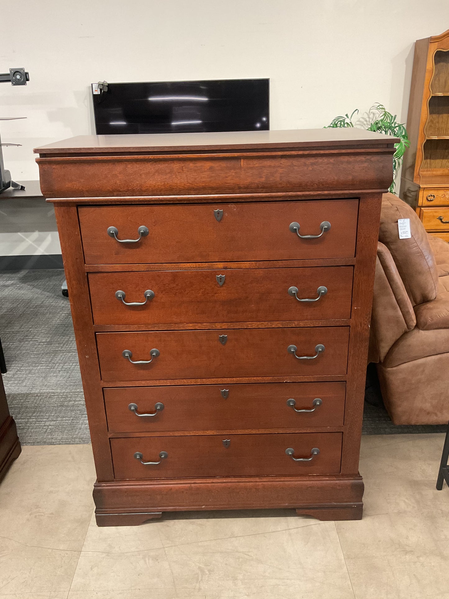 Iola Dresser