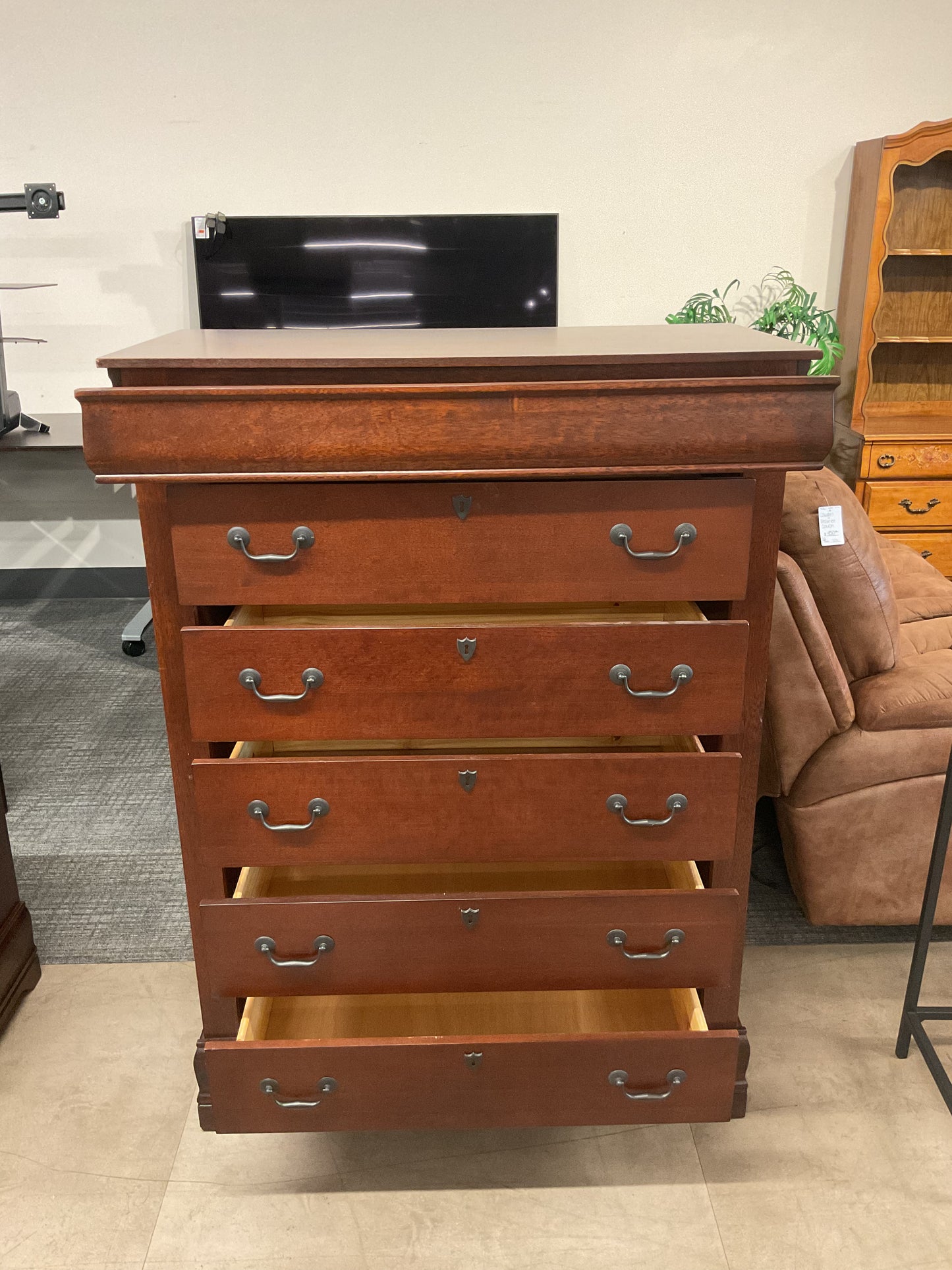 Iola Dresser