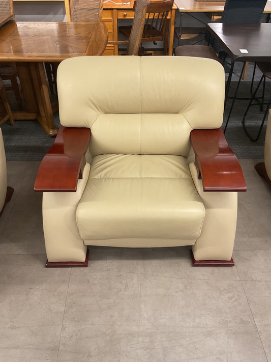 Buttery Chair