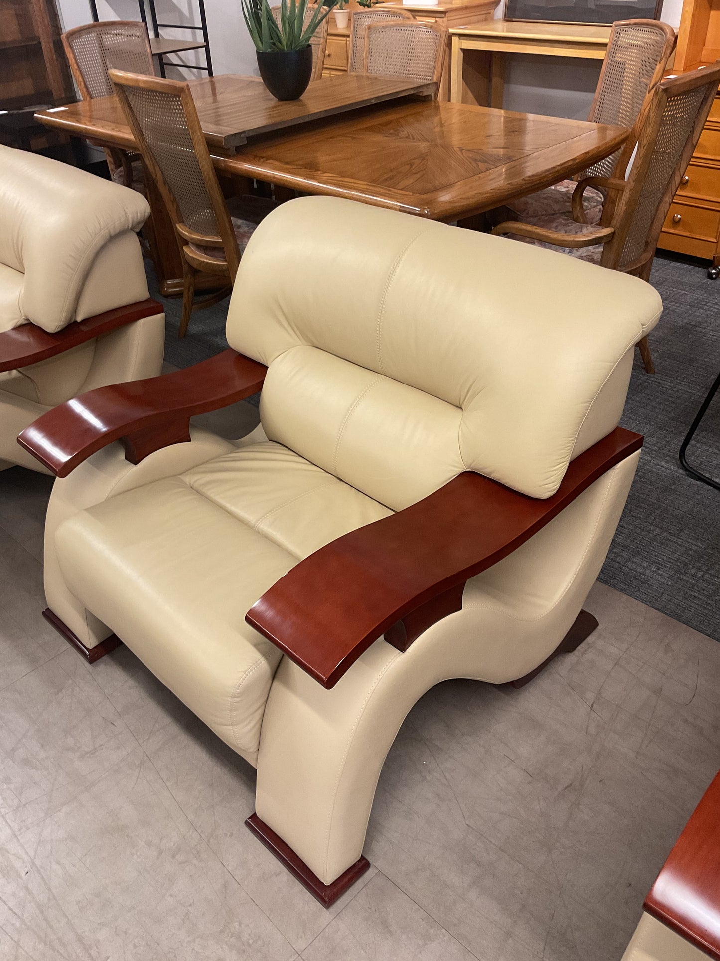 Buttery Chair