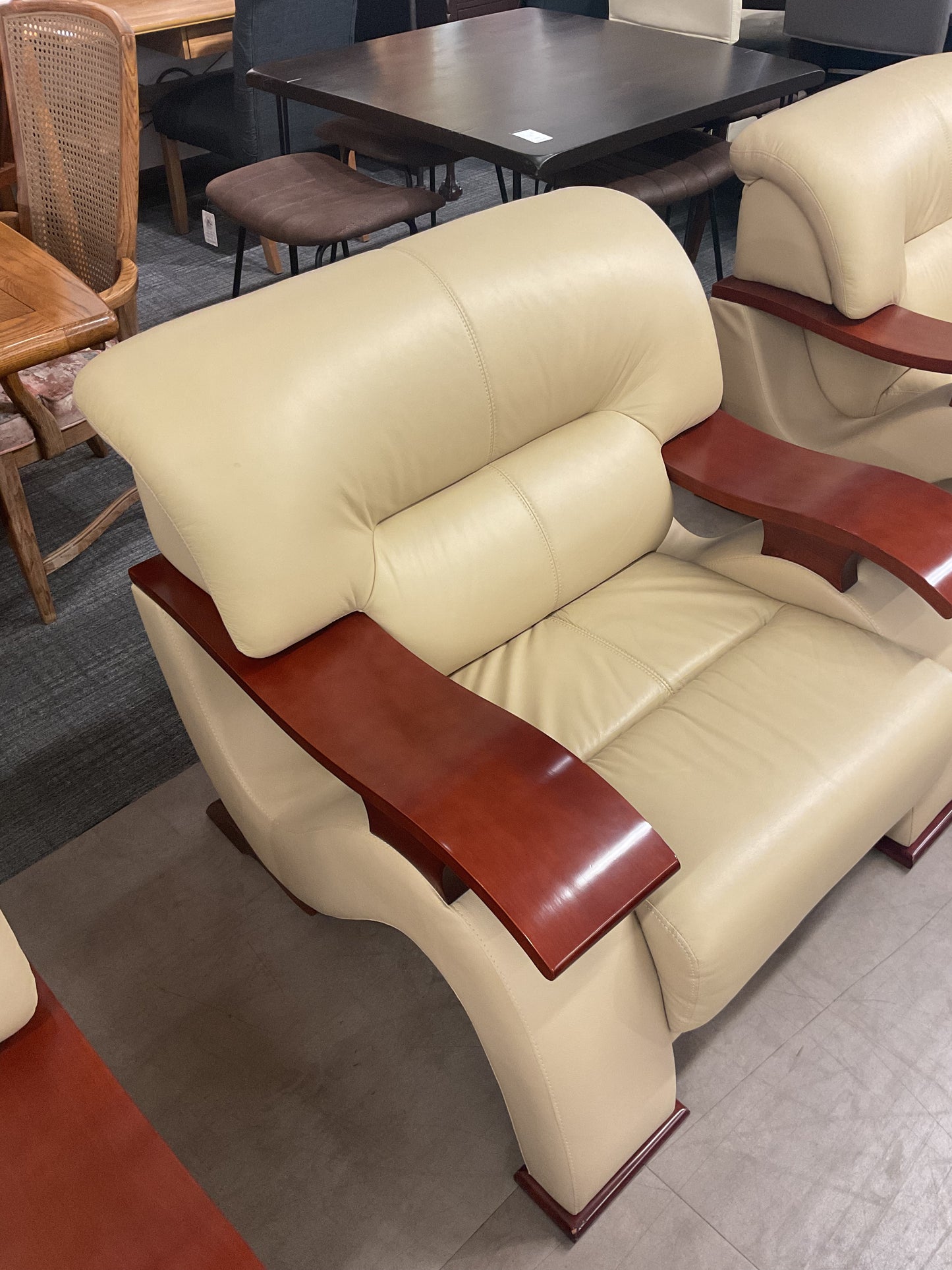 Buttery Chair